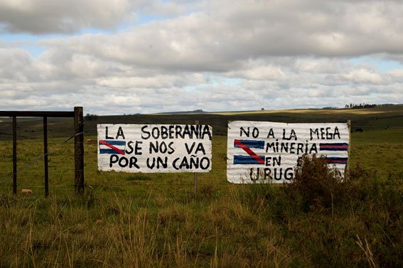 ARATIRI - Carteles contra la minera 01-05-2011 007