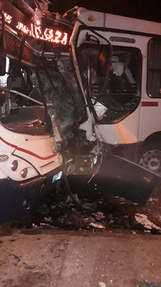 Choque frontal bus mdeo