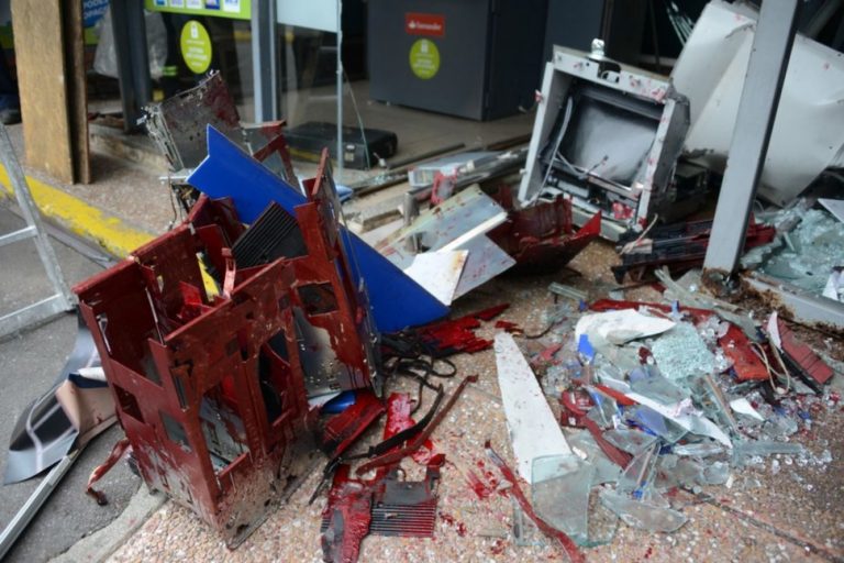 cajero explotado -observador