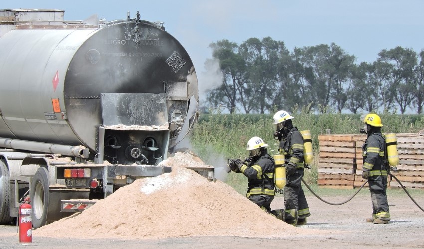 Se-incendió-un-camión-cargado-con-asfalto-1-Custom