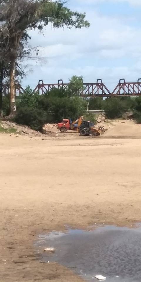 Extracción de arena en el Río Olimar