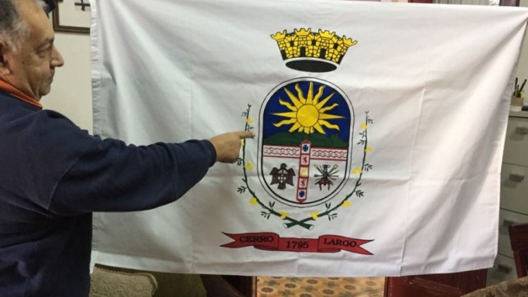 Nueva bandera Cerro Largo