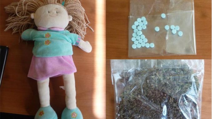 Muñeca con drogas