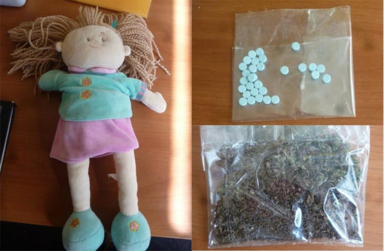 Muñeca con drogas