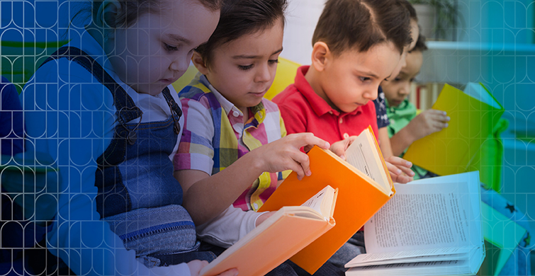 Niños leyendo