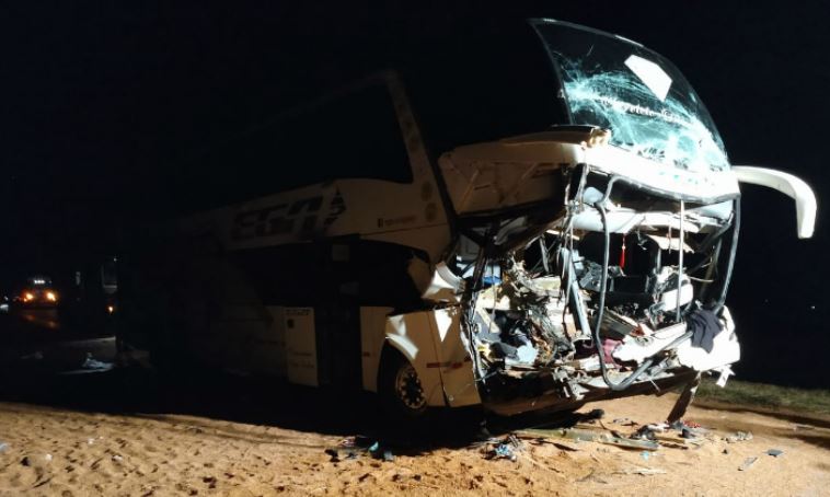 Bus ega chocado en argentina-cadena3