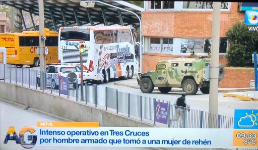 Tres cruces - hombre armado