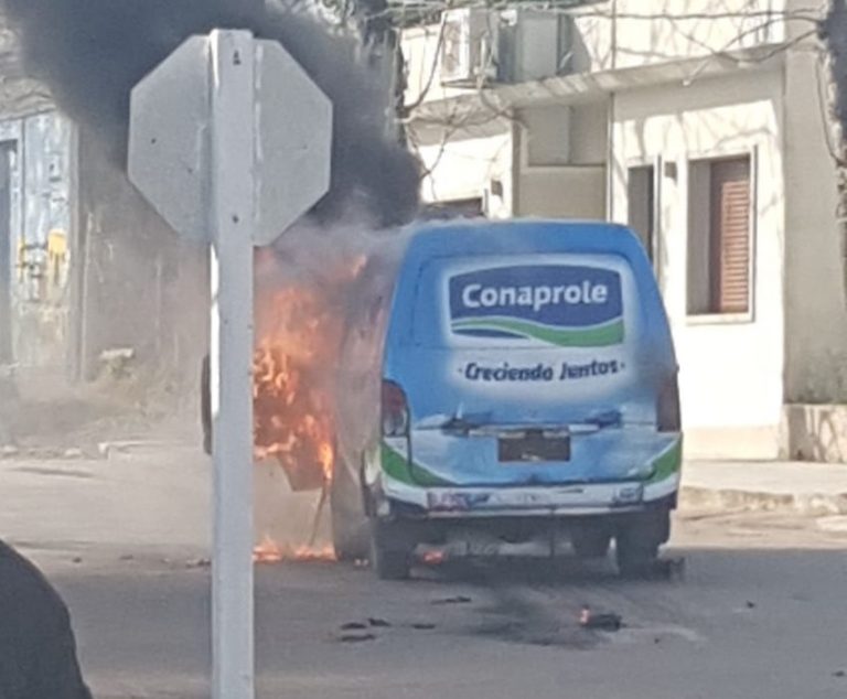 Camioneta incendiada