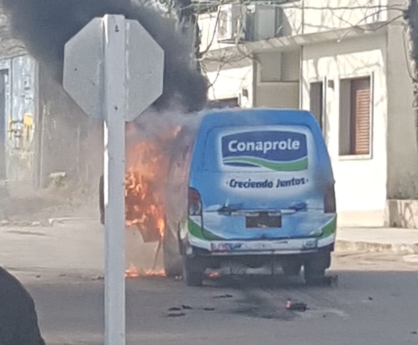 Camioneta incendiada