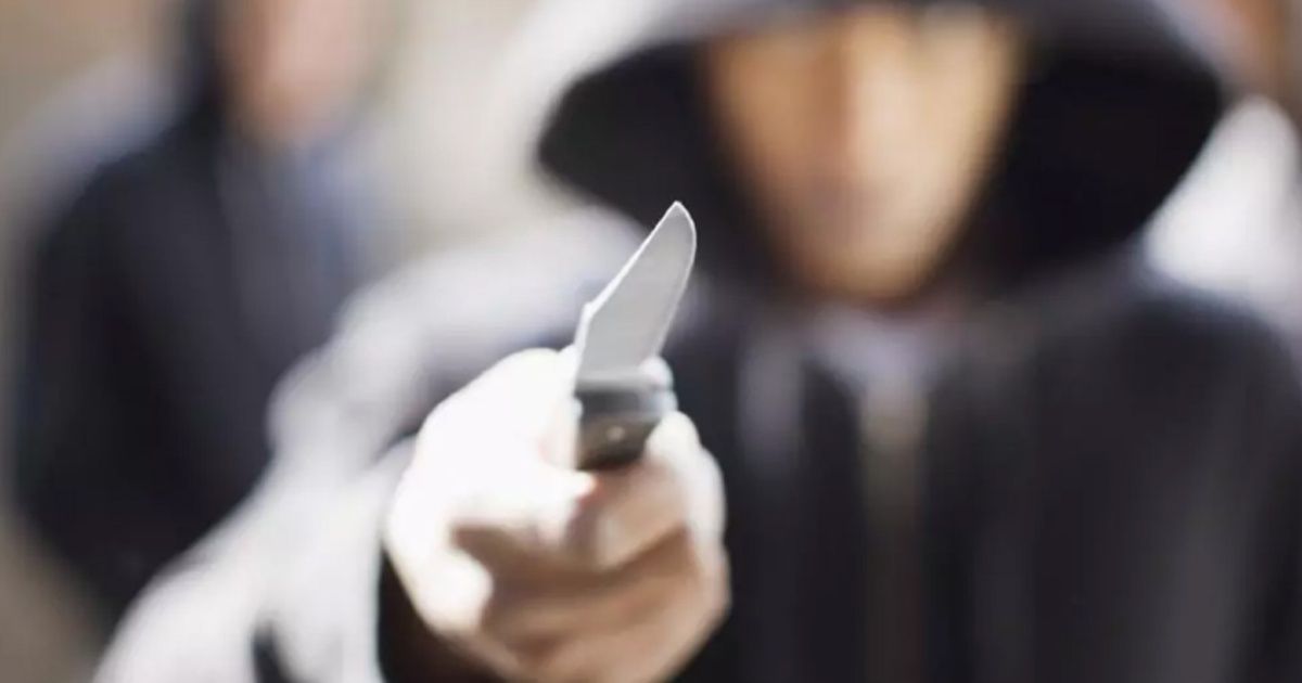 Asaltante - robo con cuchillo