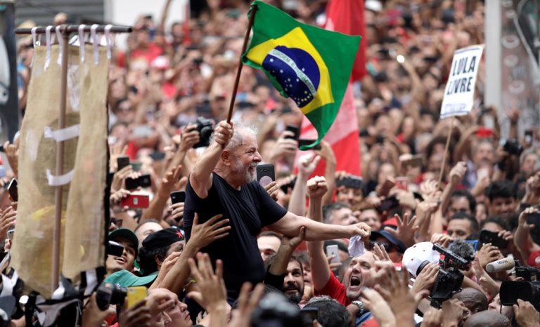 Lula da Silva festejando