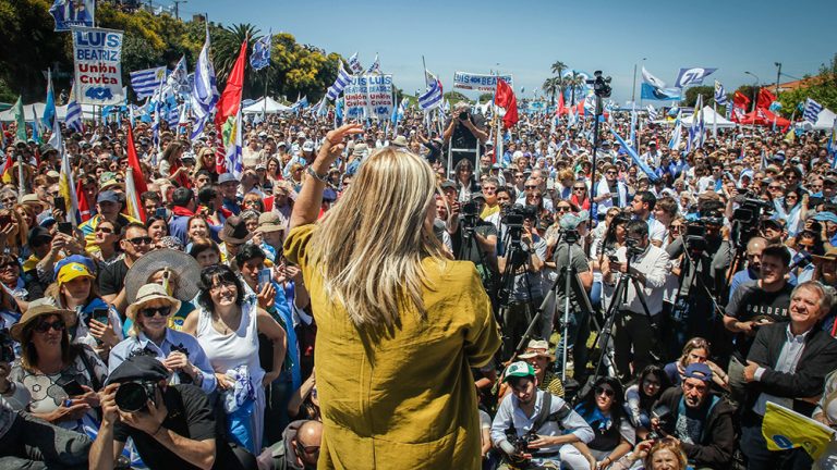 Acto de la formula Luis Lacalle Pou y Beatriz Argimon