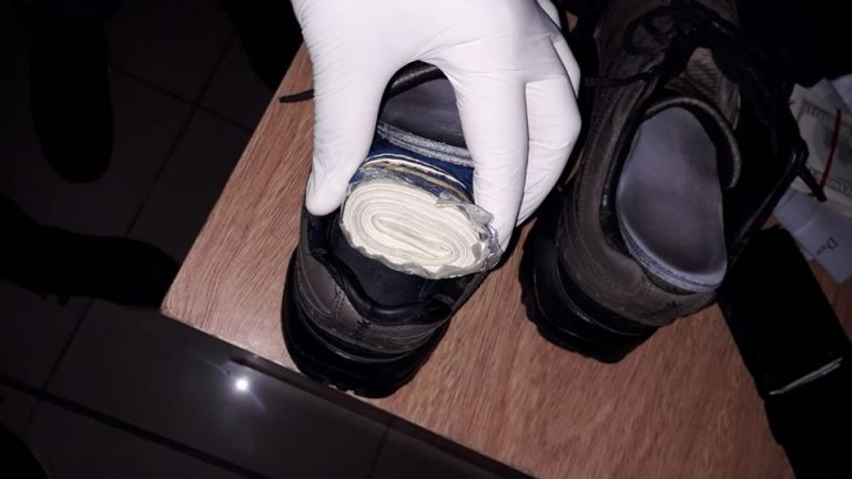 Dolares escondidos -Puerto Colonia (1)