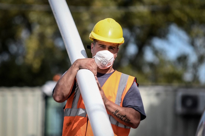 Trabajador con mascarilla