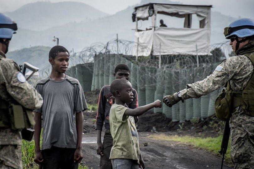 Cascos azules, niños