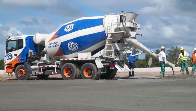 Obras, cemento, trabajadores
