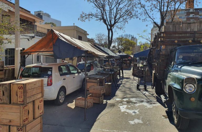 Puestos de feria sobre vehículos -subrayado