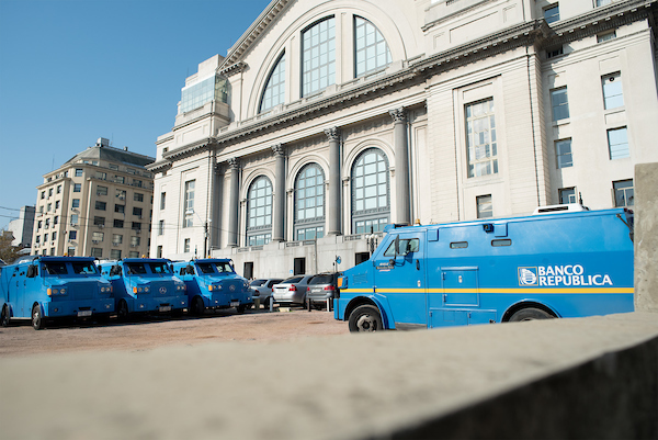 Camiones de transporte de valores BROU