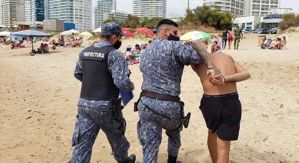 Detenido en la playa