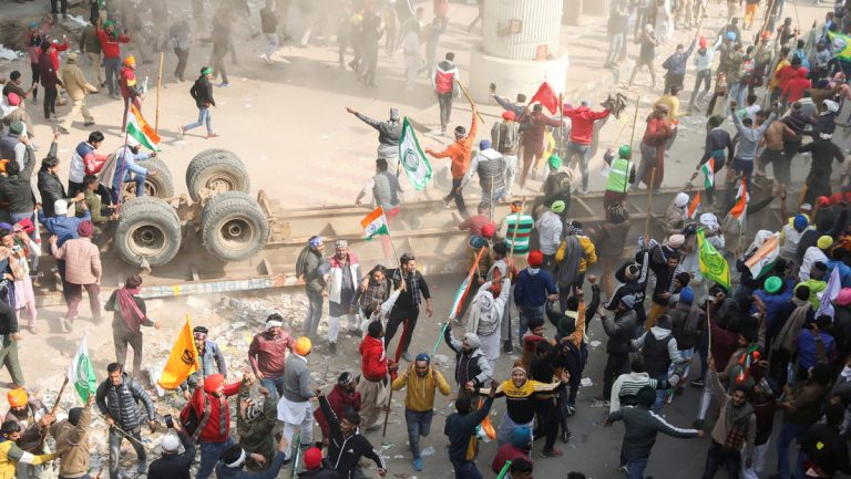 Manifestantes agrícolas en la India -RT