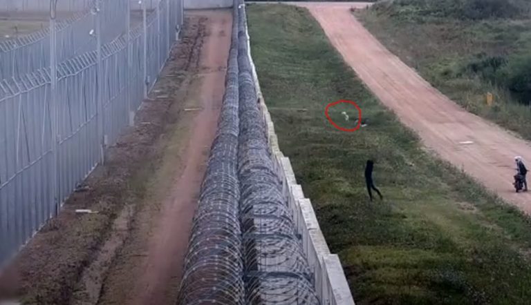 Tiran droga y celulares a la cárcel