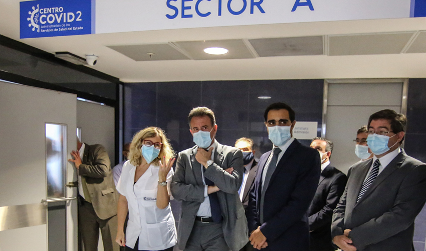 Autoridades en nuevo centro covid