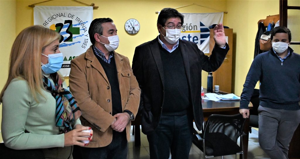 Hospital de Treinta y Tres - equipo para acelerar resultados de hisopados (16)