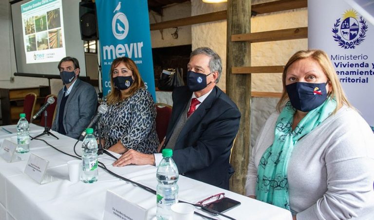 Apoyo MEVIR a productores rurales