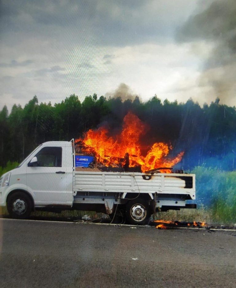 Camión incendiado