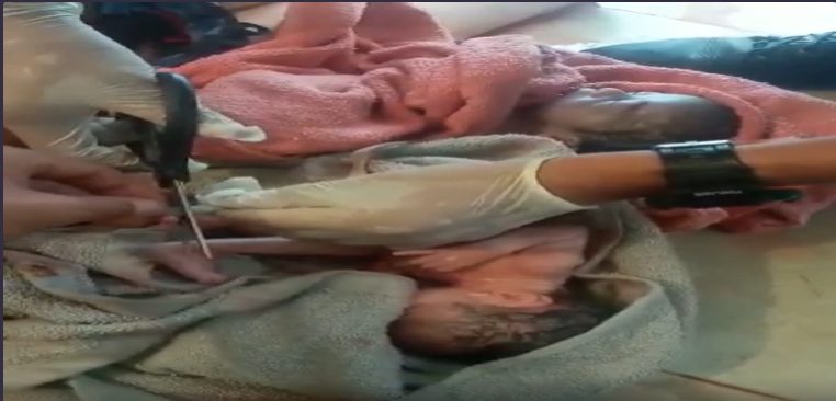 Policía salva bebés