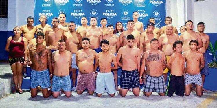 Pandilleros detenidos en El Salvador