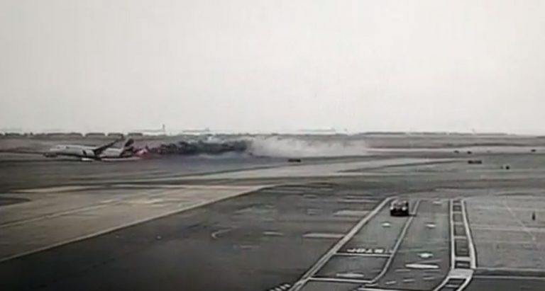Choque avión con camión de bomberos en Lima