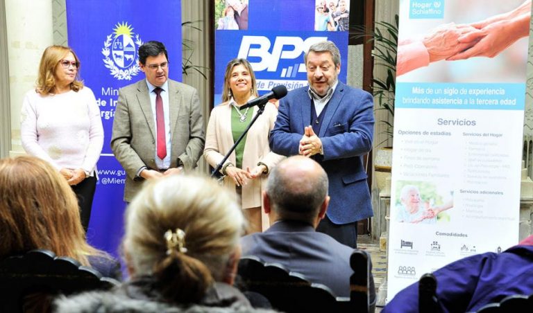 Entrega equipamiento MIEM