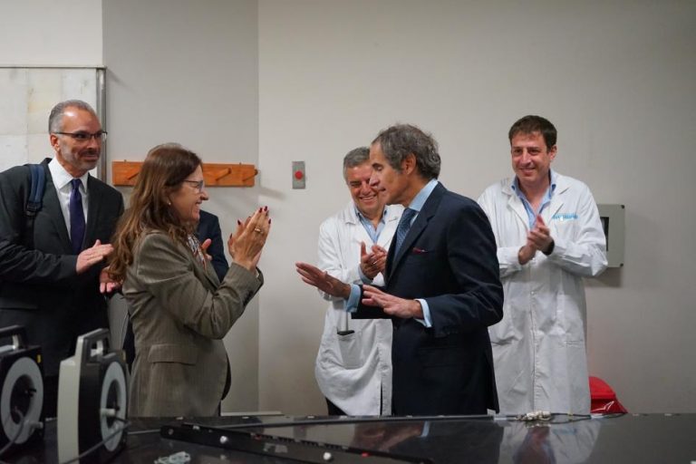 OIEA equipo contra el cáncer