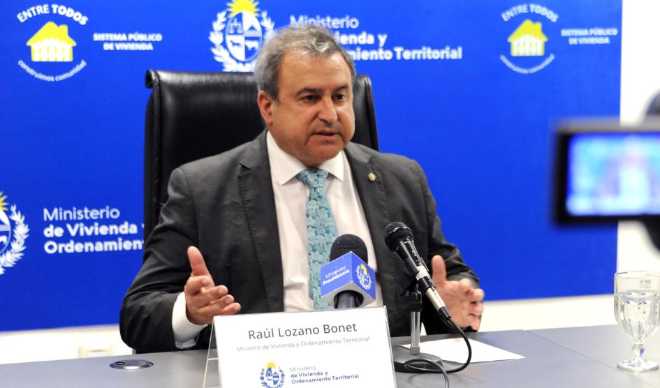 Ministro Vivienda Raúl Lozano